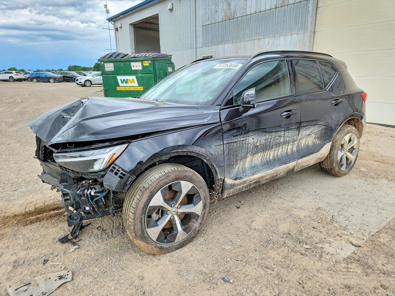 2024 VOLVO XC40 PLUS