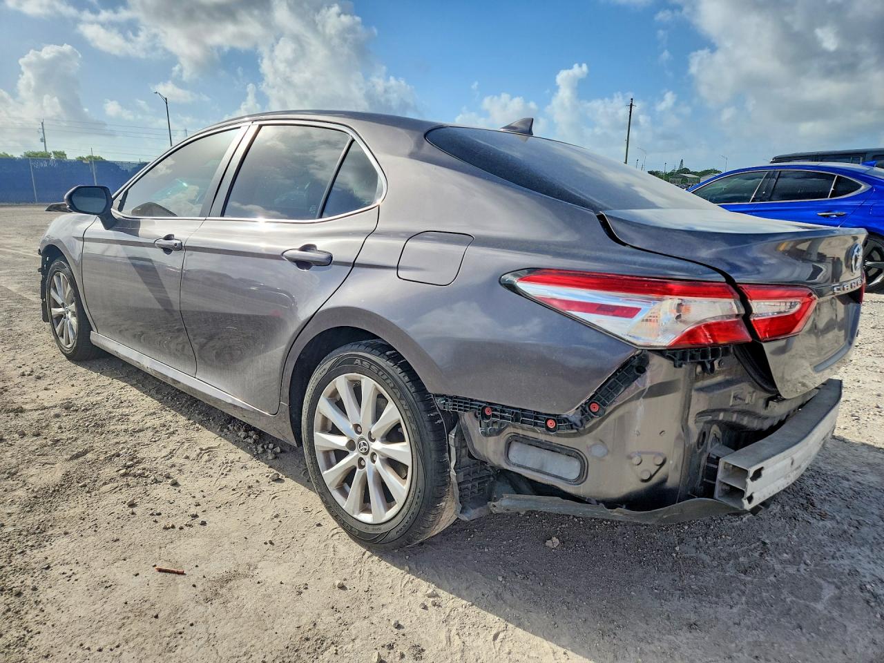 2019 TOYOTA CAMRY LE — снимка 2