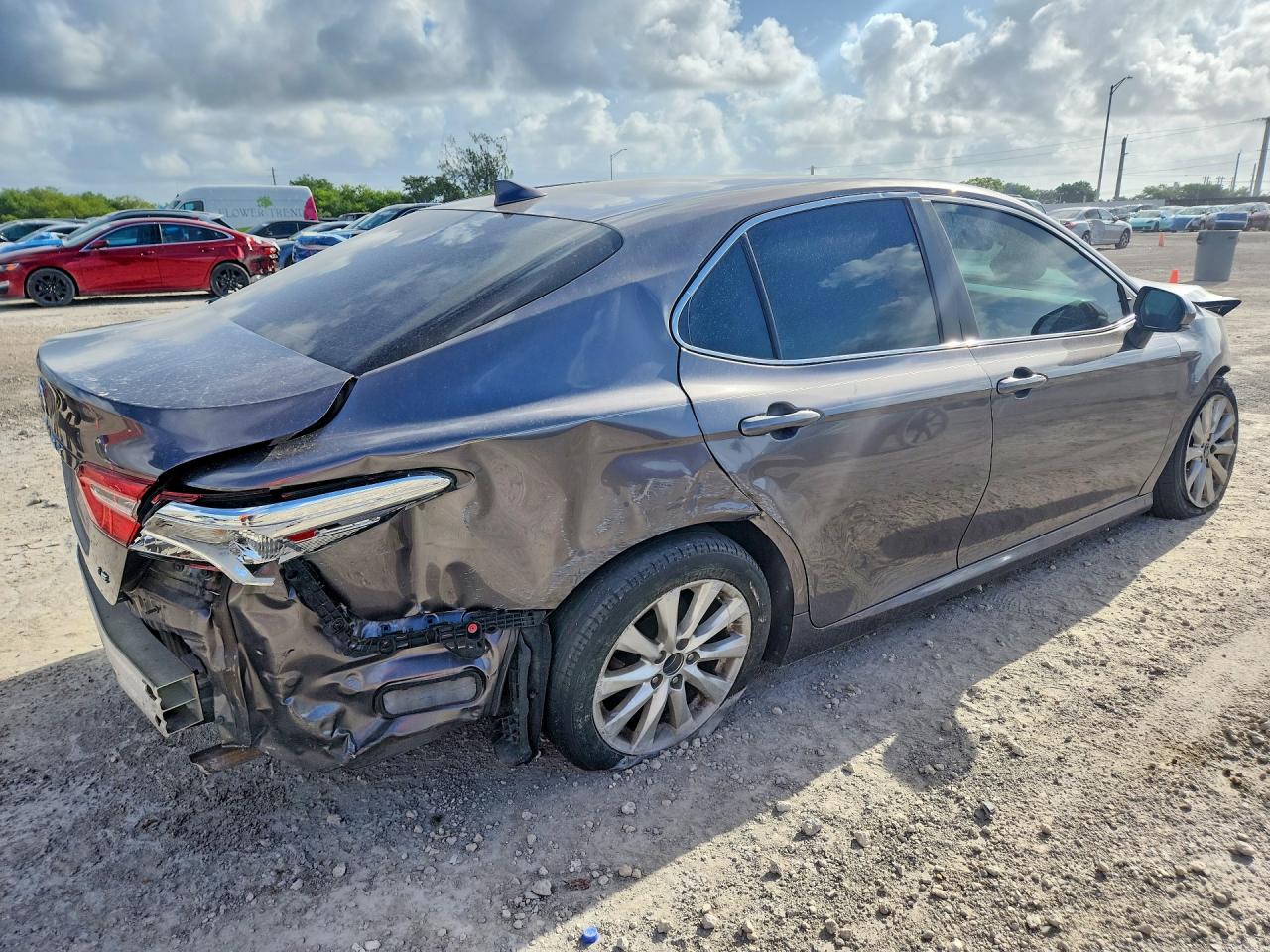 2019 TOYOTA CAMRY LE — снимка 3