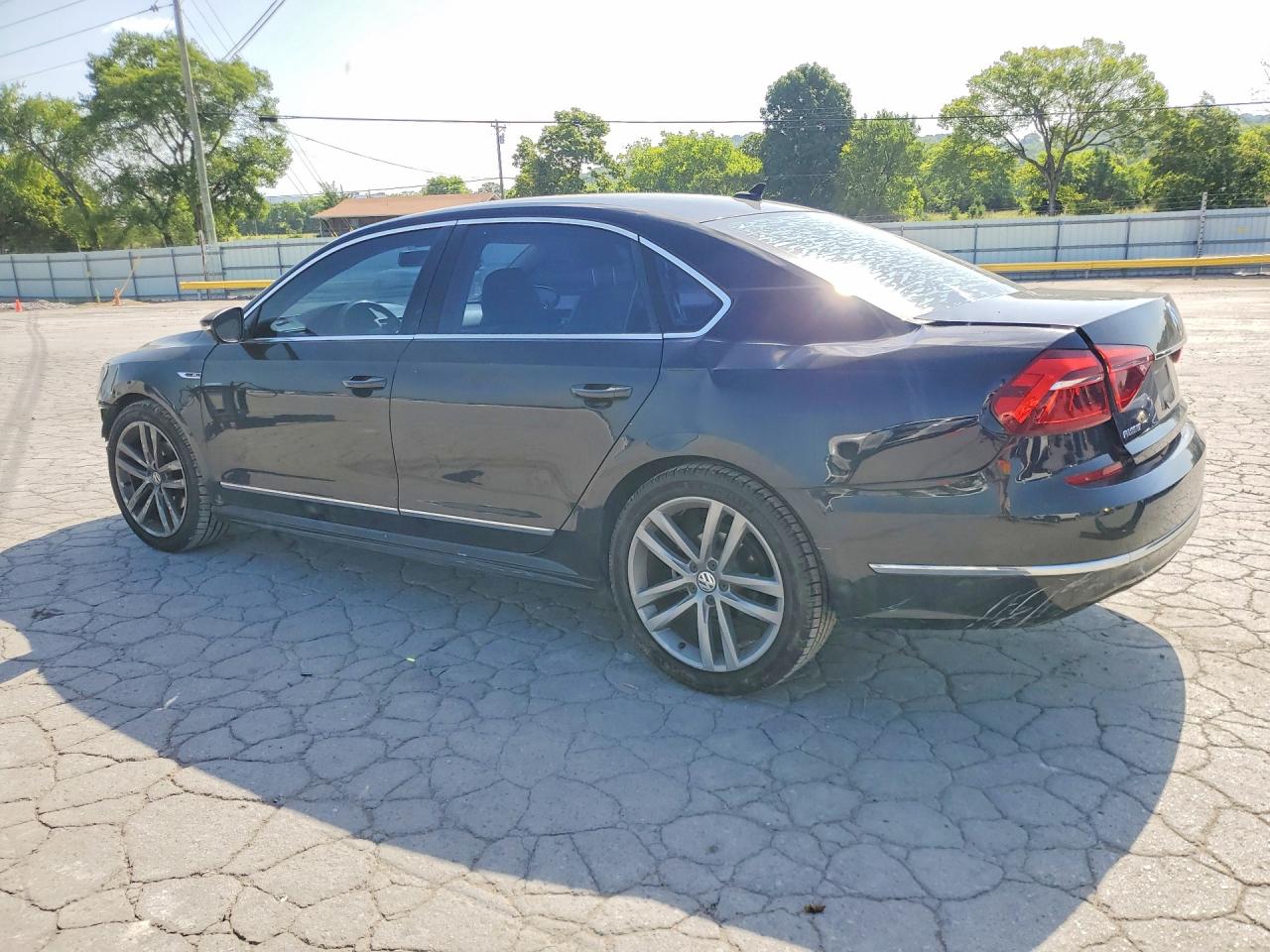 2017 VOLKSWAGEN PASSAT R-LINE — снимка 2