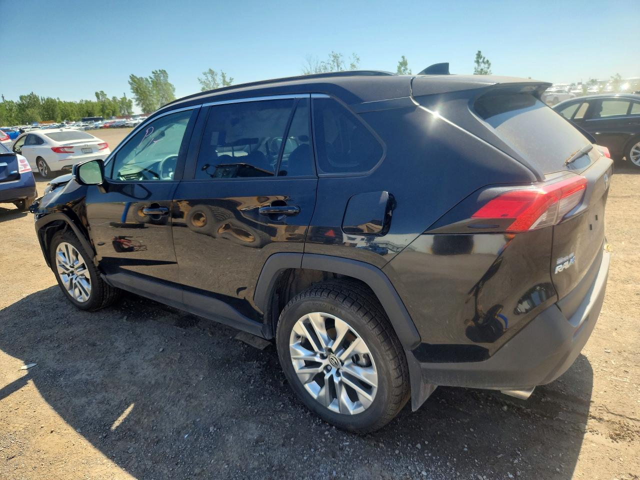 2025 TOYOTA RAV4 XLE — снимка 2
