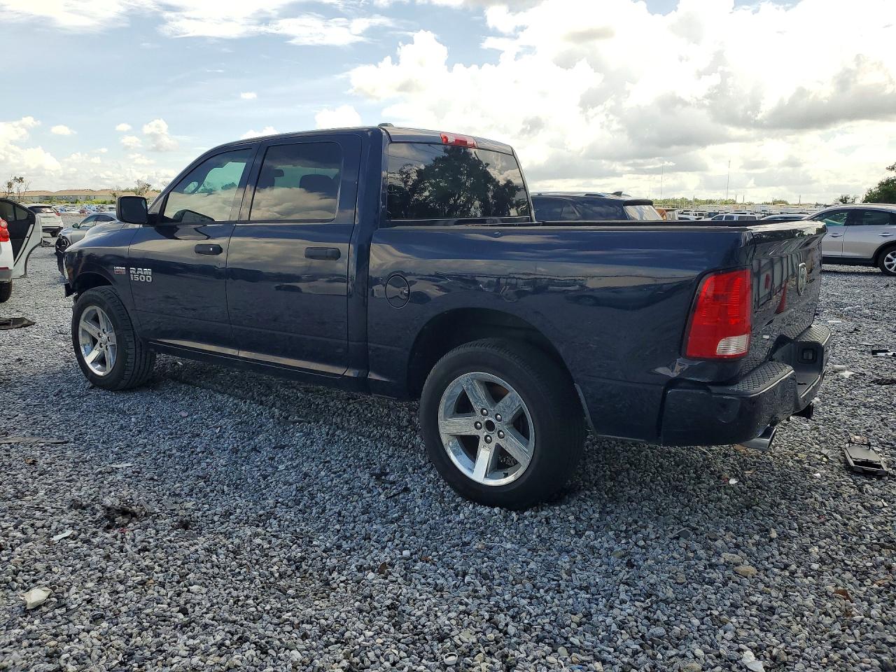 2015 RAM 1500 ST — снимка 2