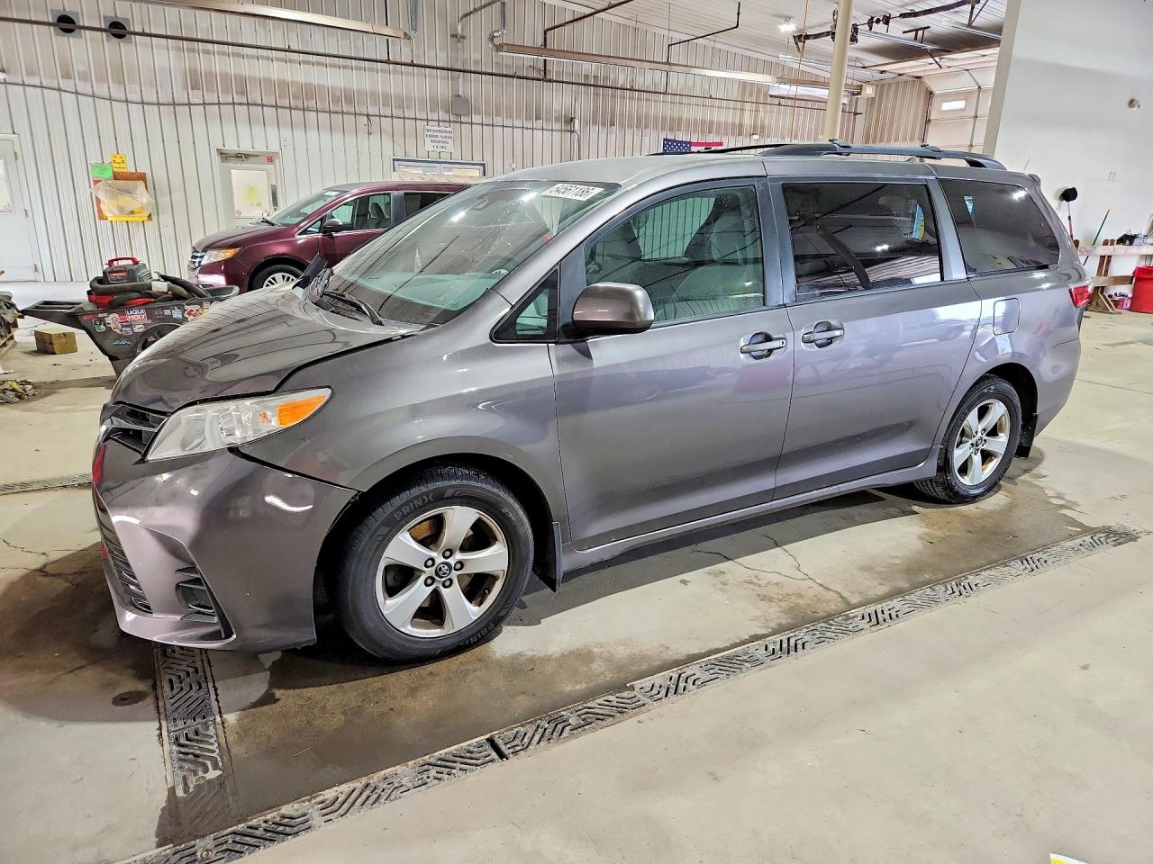 2018 TOYOTA SIENNA LE