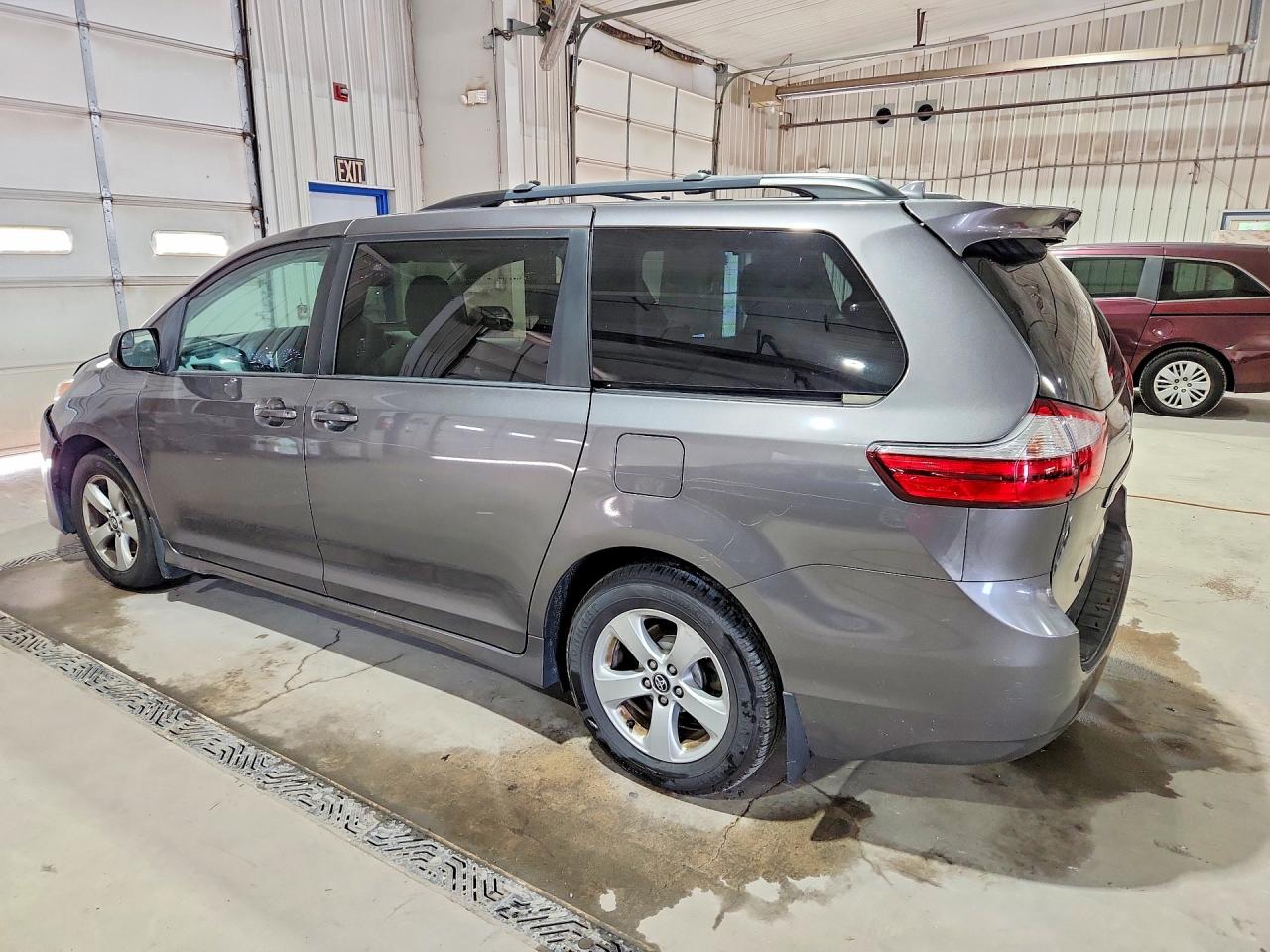 2018 TOYOTA SIENNA LE — снимка 2