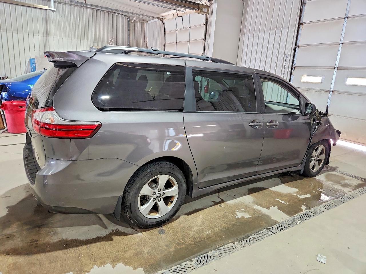 2018 TOYOTA SIENNA LE — снимка 3
