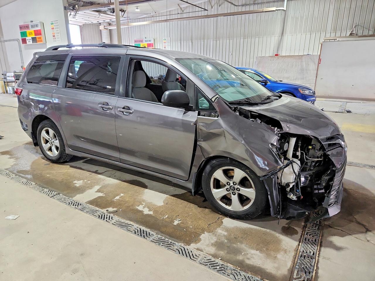 2018 TOYOTA SIENNA LE — снимка 4