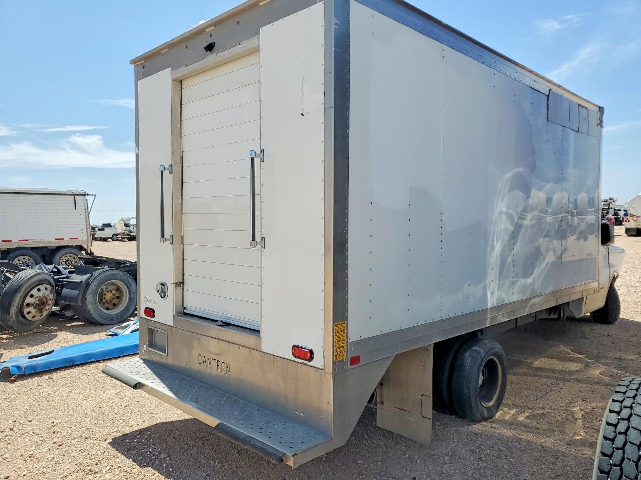 2024 CHEVROLET EXPRESS G4500 — снимка 3