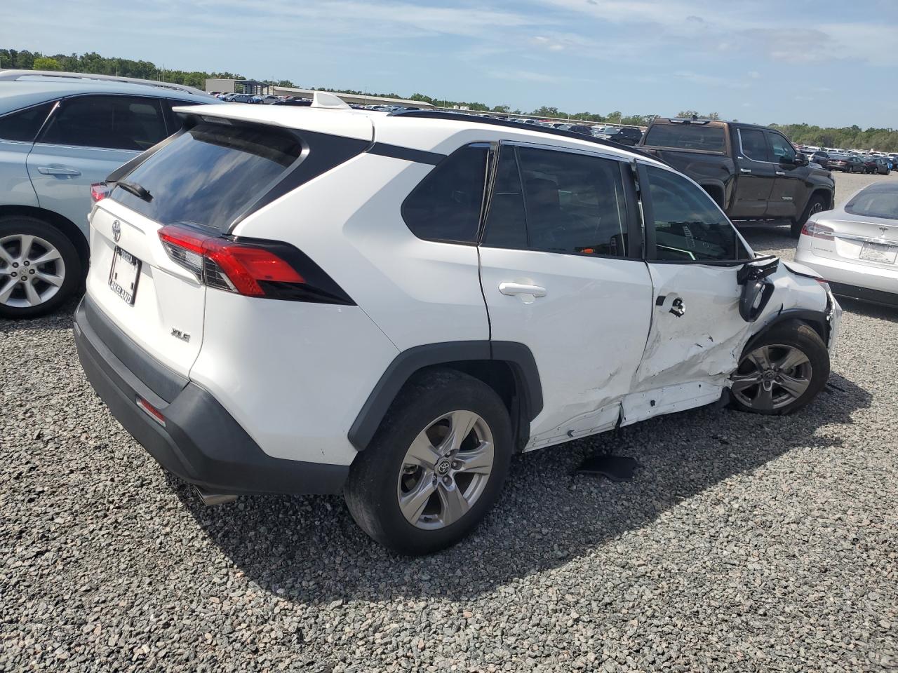 2023 TOYOTA RAV4 XLE — снимка 3