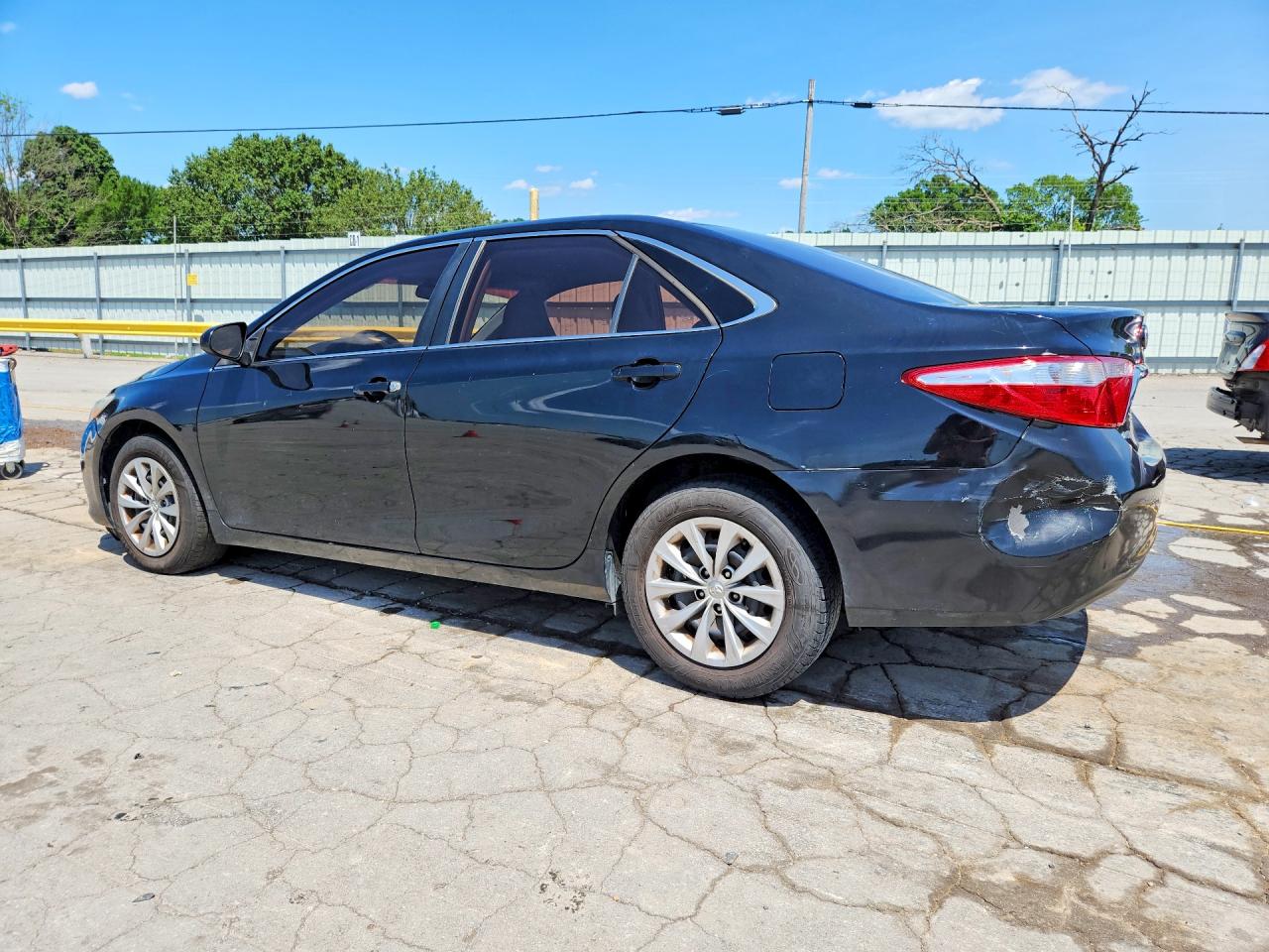 2017 TOYOTA CAMRY LE — снимка 2