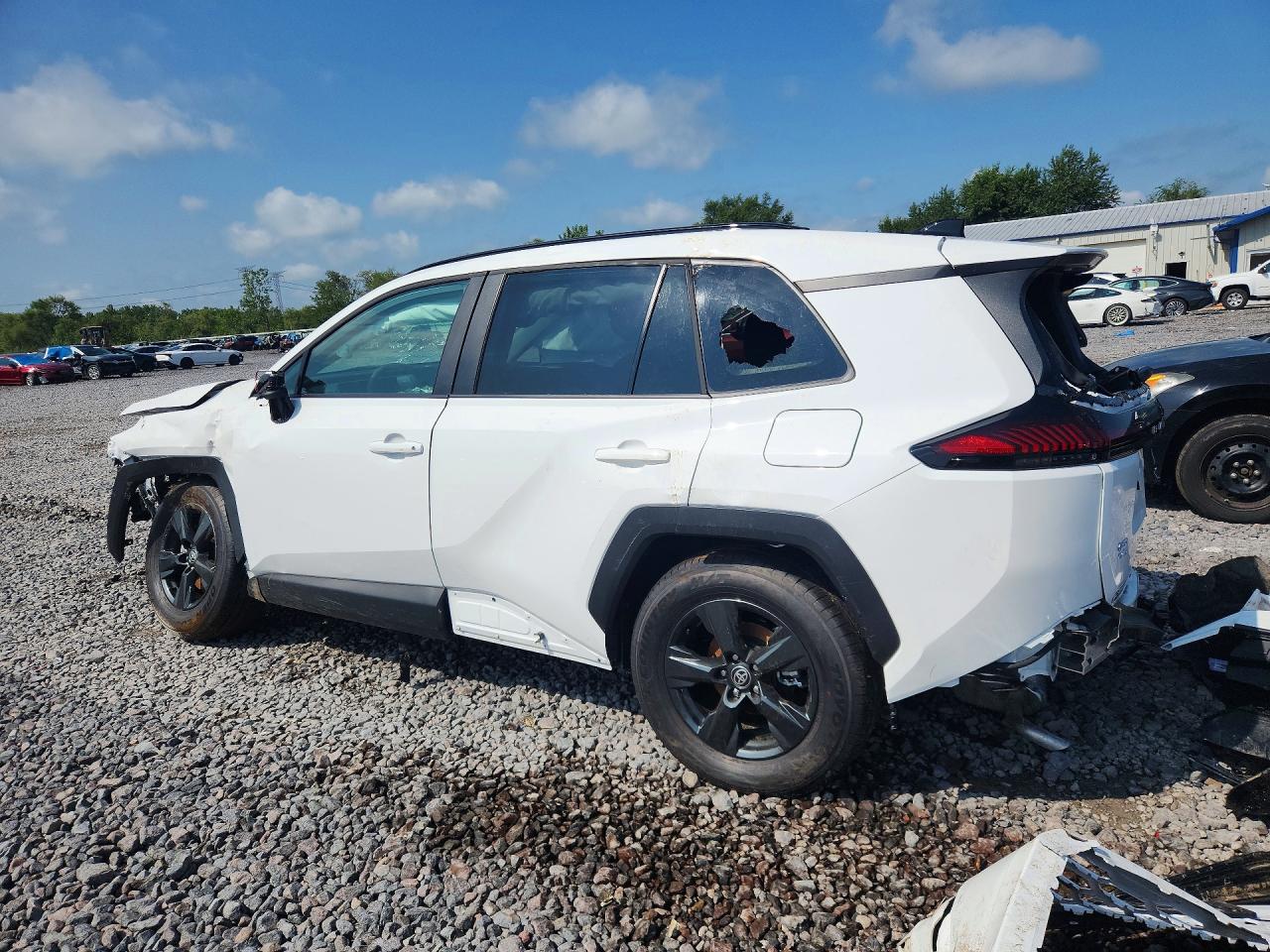 2026 TOYOTA RAV4 LE — снимка 2