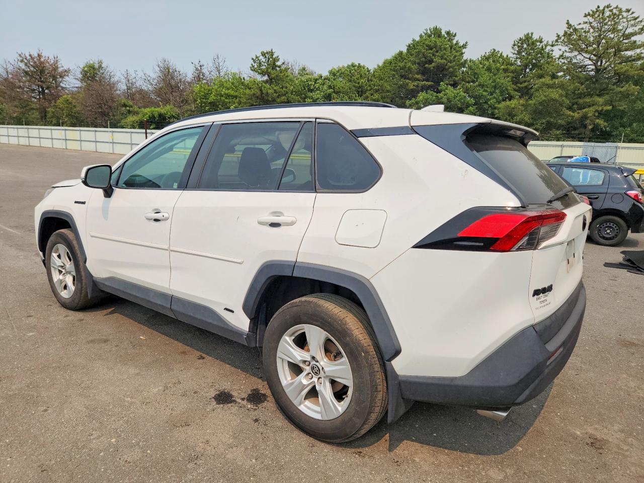 2021 TOYOTA RAV4 XLE — снимка 2