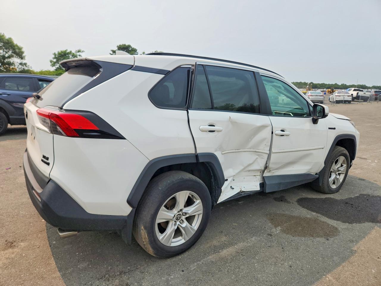 2021 TOYOTA RAV4 XLE — снимка 3