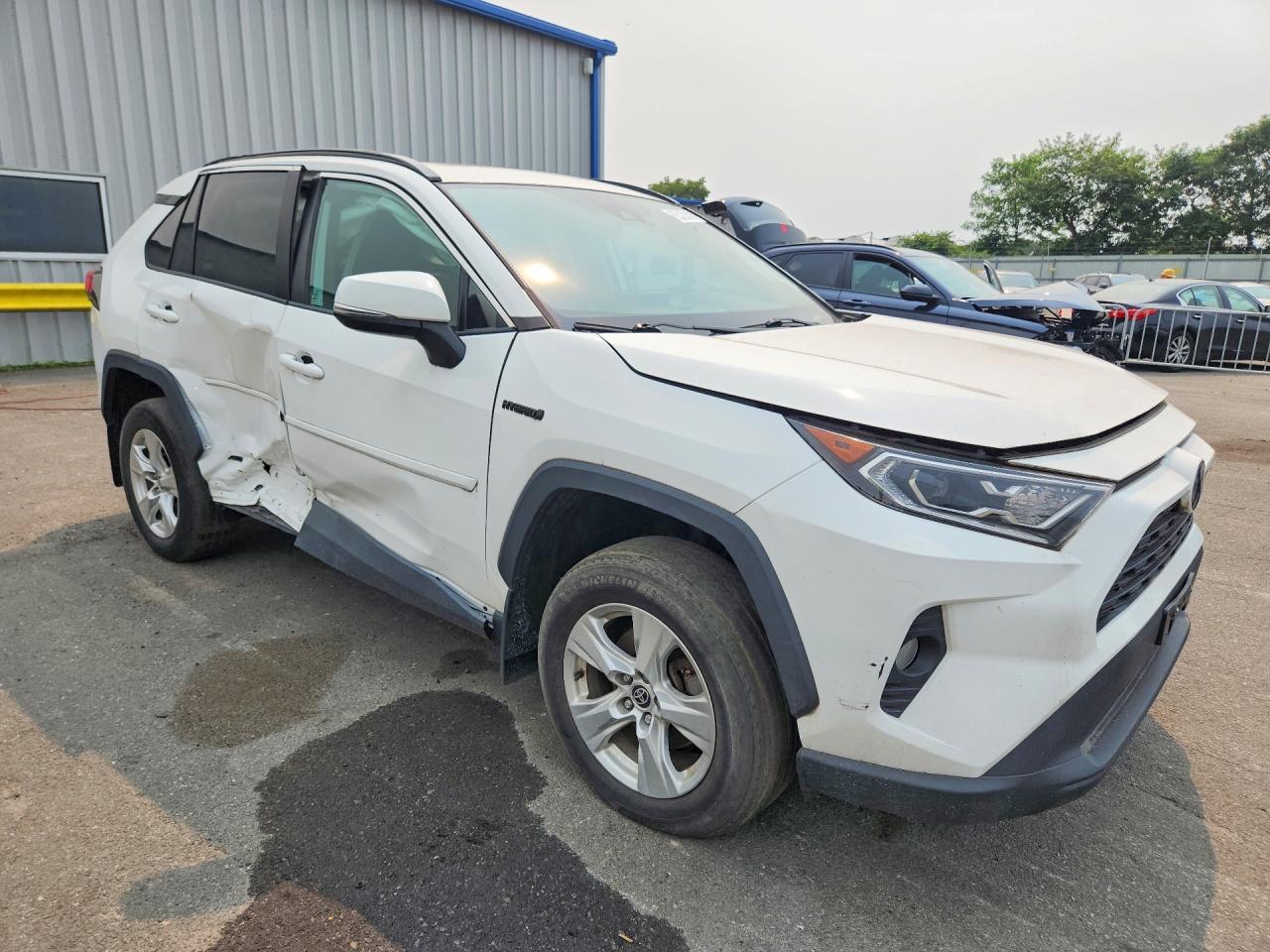 2021 TOYOTA RAV4 XLE — снимка 4
