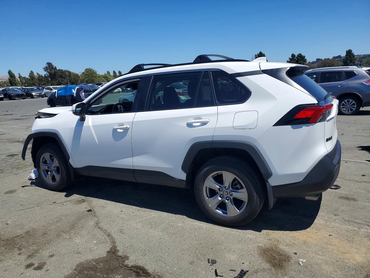 2023 TOYOTA RAV4 XLE — снимка 2