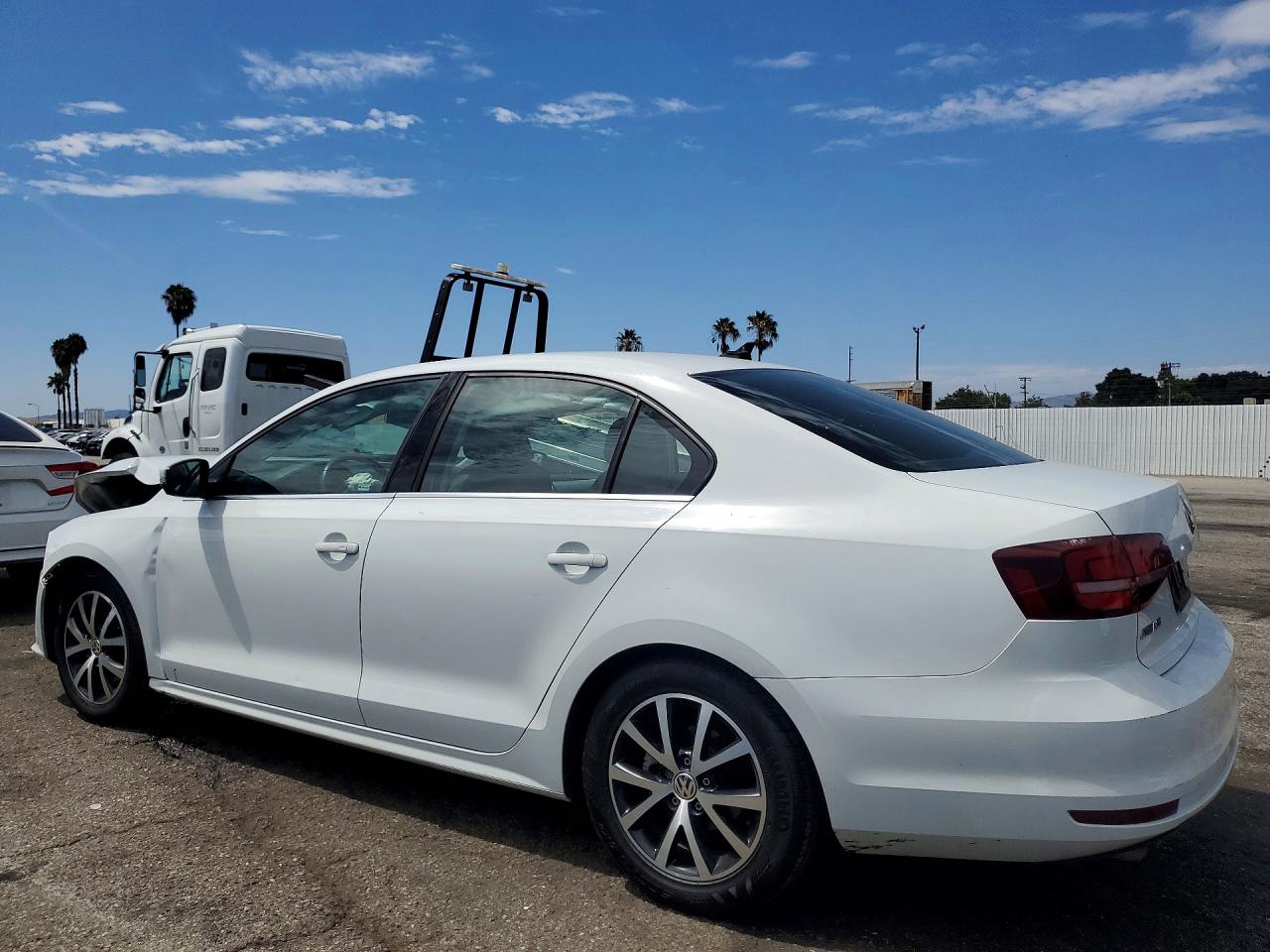 2017 VOLKSWAGEN JETTA SE — снимка 2