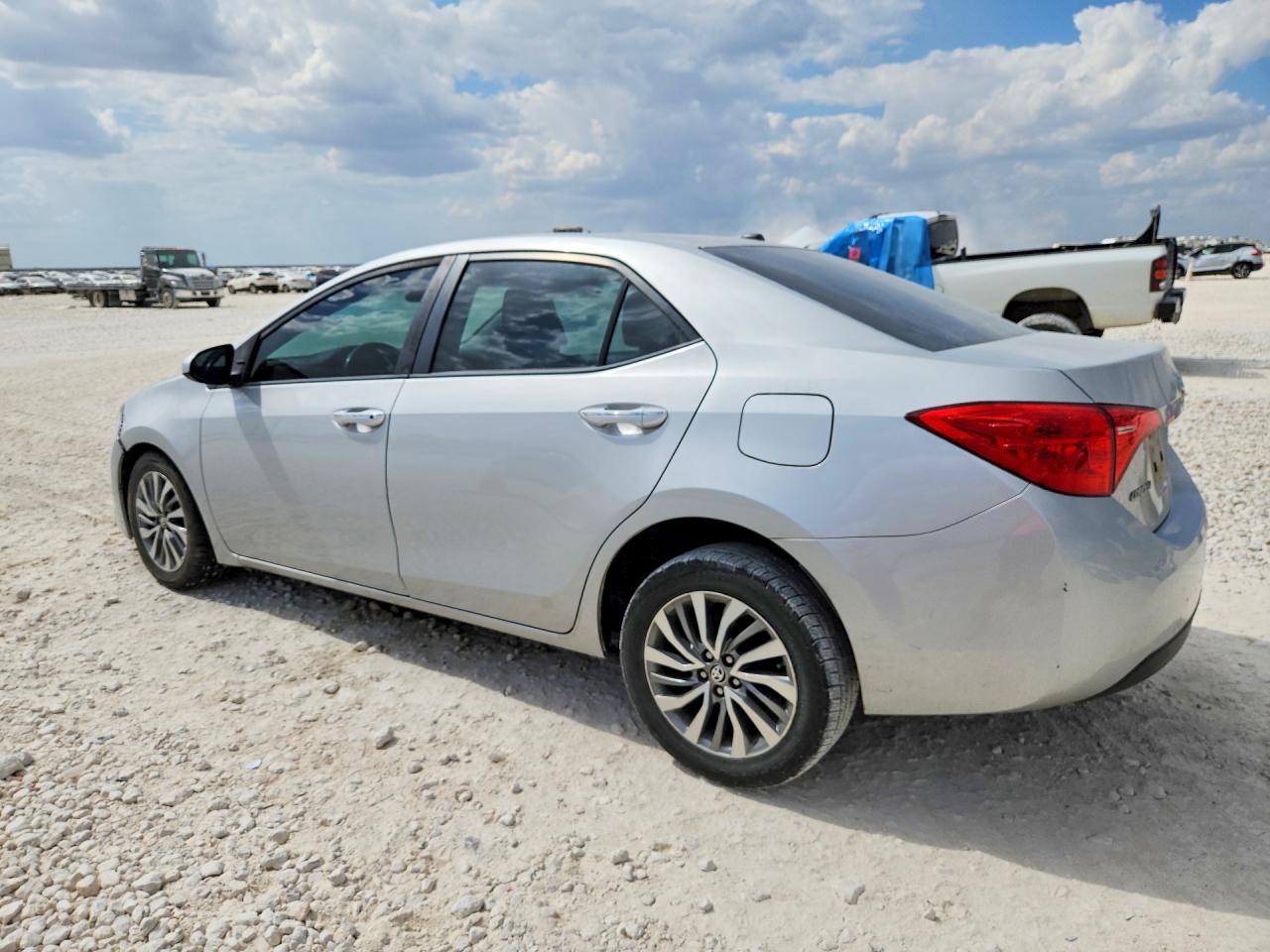 2019 TOYOTA COROLLA XLE — снимка 2