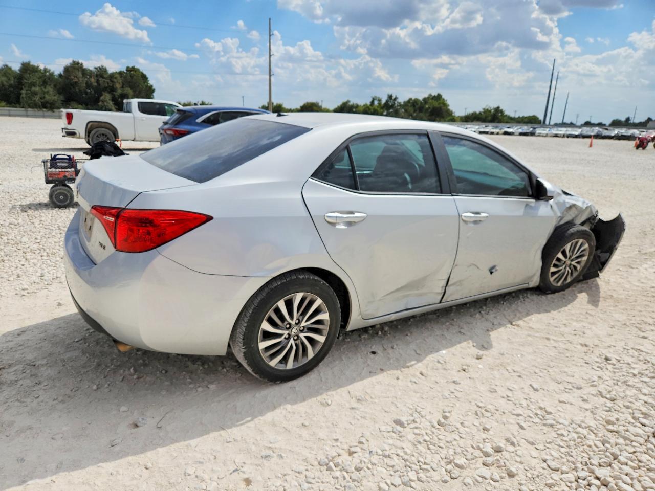 2019 TOYOTA COROLLA XLE — снимка 3