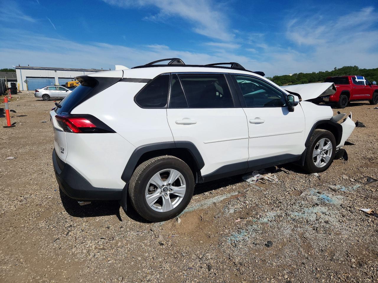 2019 TOYOTA RAV4 XLE — снимка 3