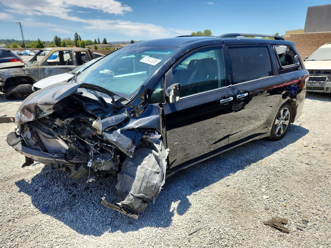 2017 TOYOTA SIENNA SE