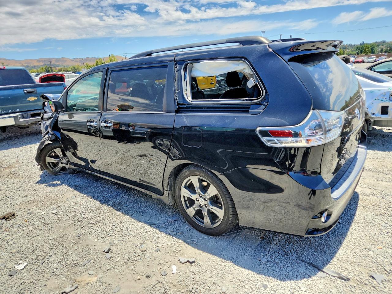 2017 TOYOTA SIENNA SE — снимка 2