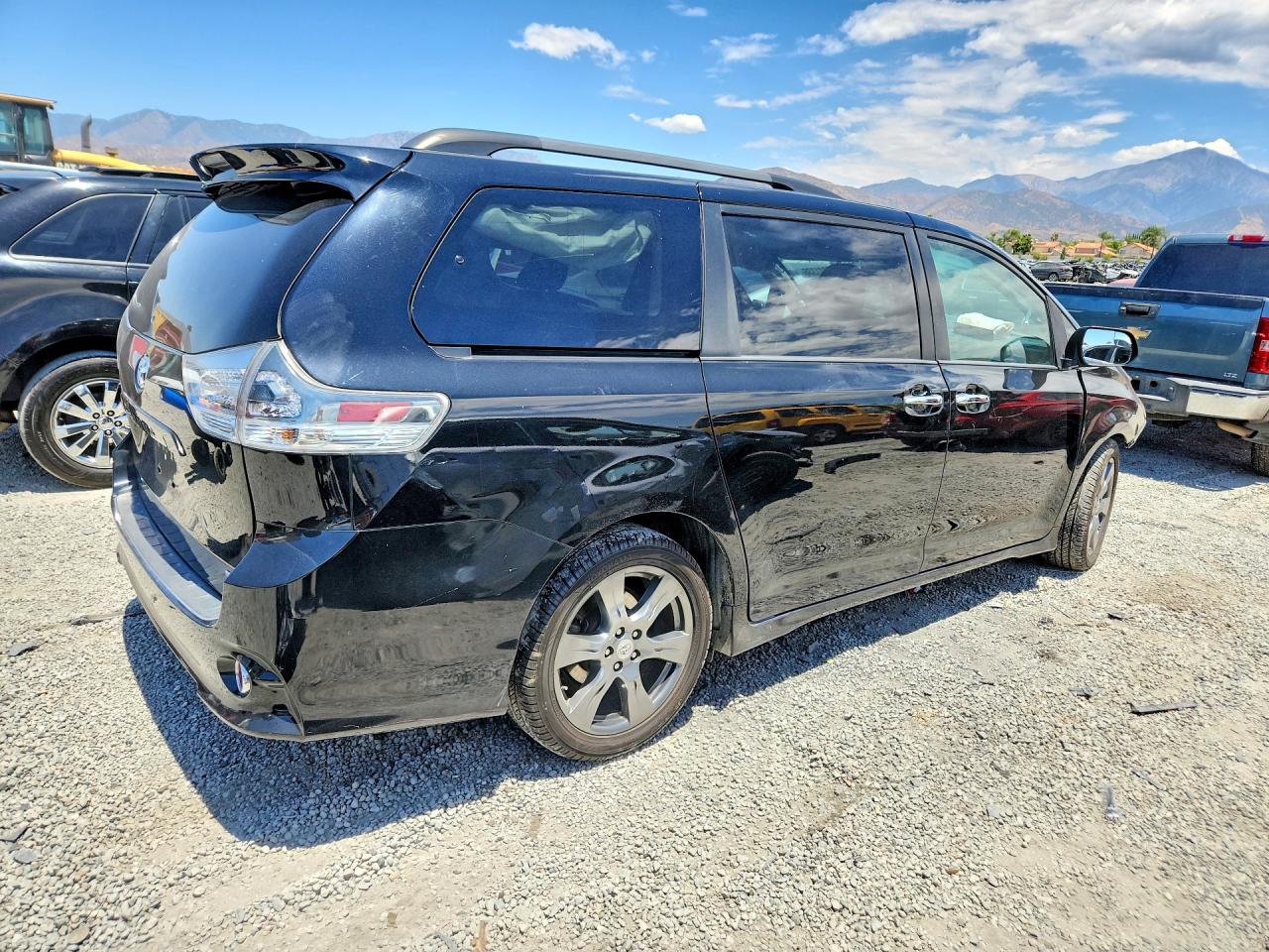 2017 TOYOTA SIENNA SE — снимка 3
