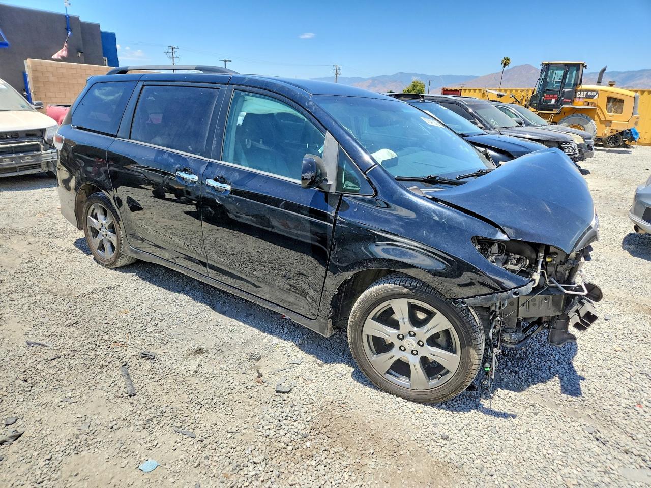 2017 TOYOTA SIENNA SE — снимка 4