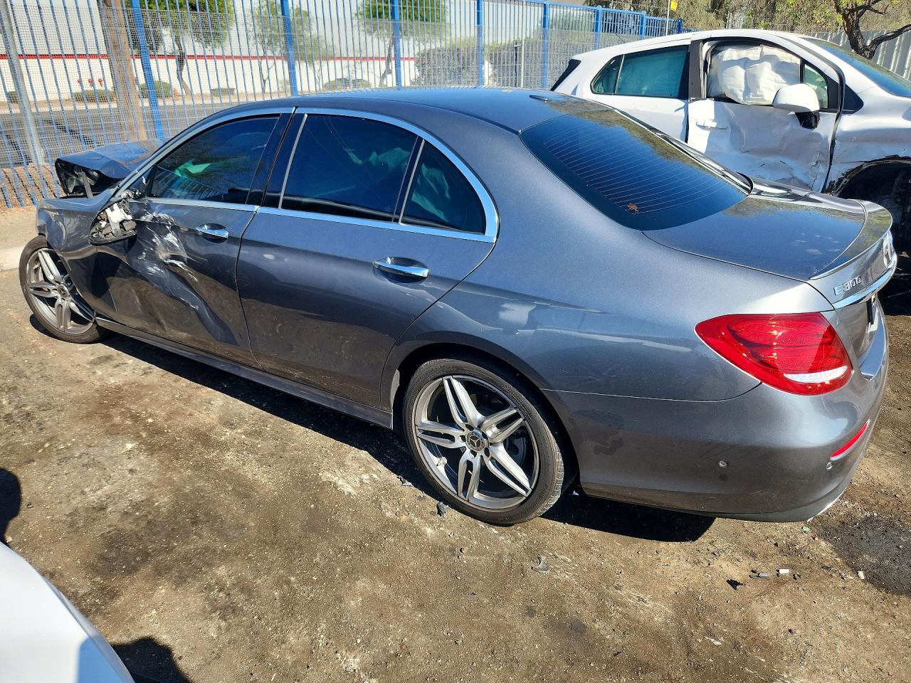 2019 MERCEDES-BENZ E 300 — снимка 2
