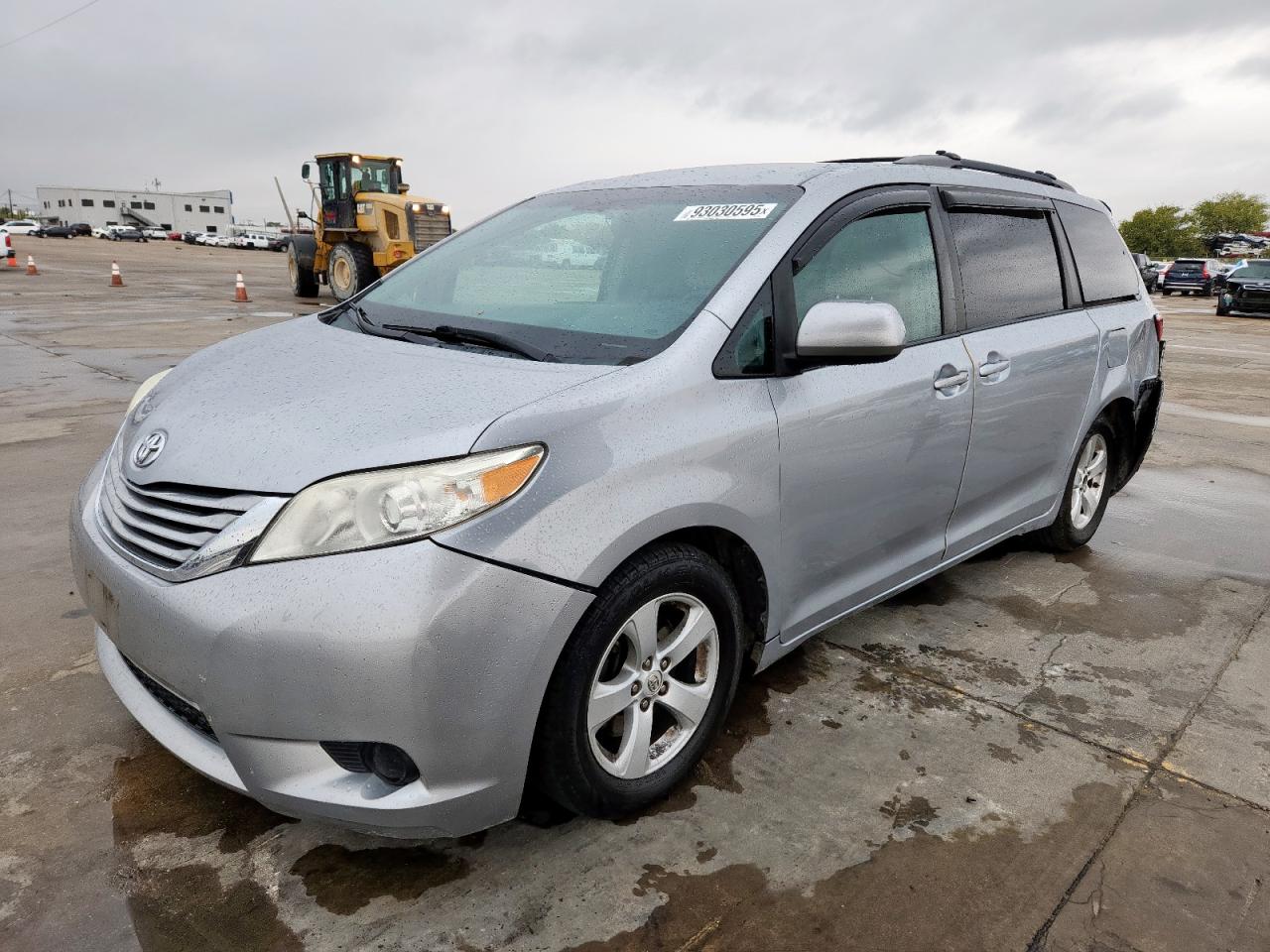 2015 TOYOTA SIENNA LE