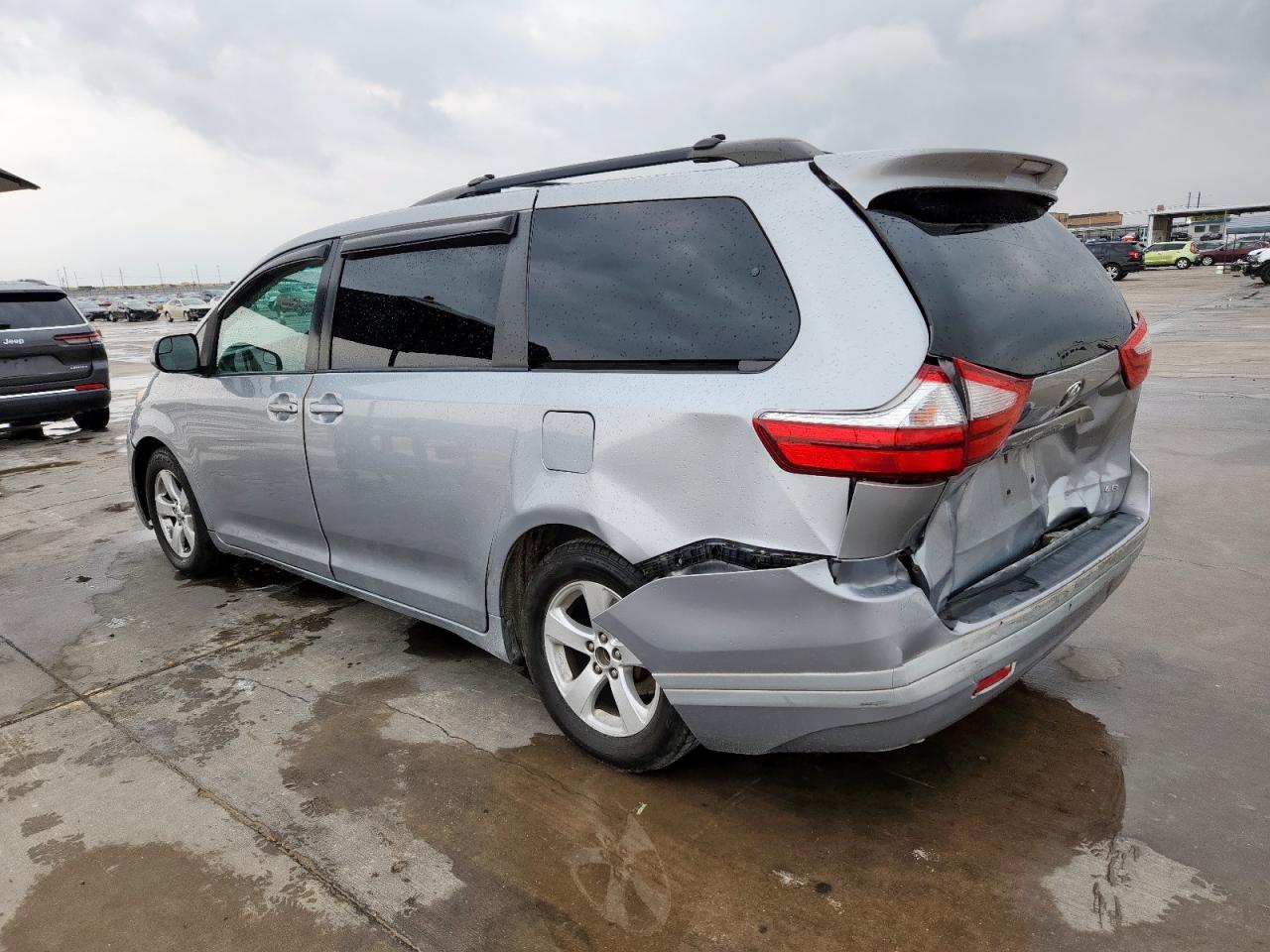 2015 TOYOTA SIENNA LE — снимка 2