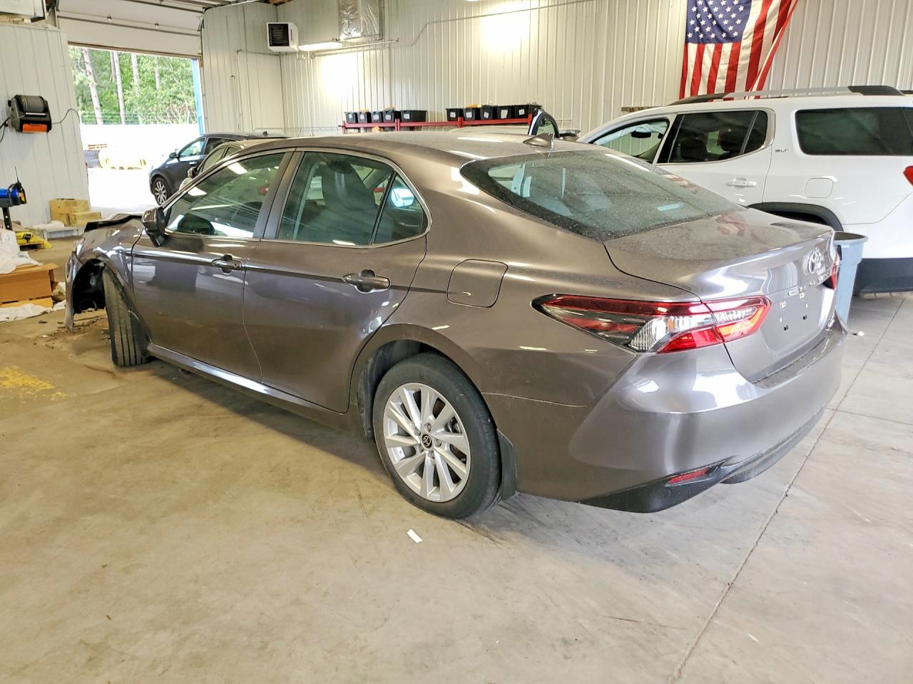 2022 TOYOTA CAMRY LE — снимка 2