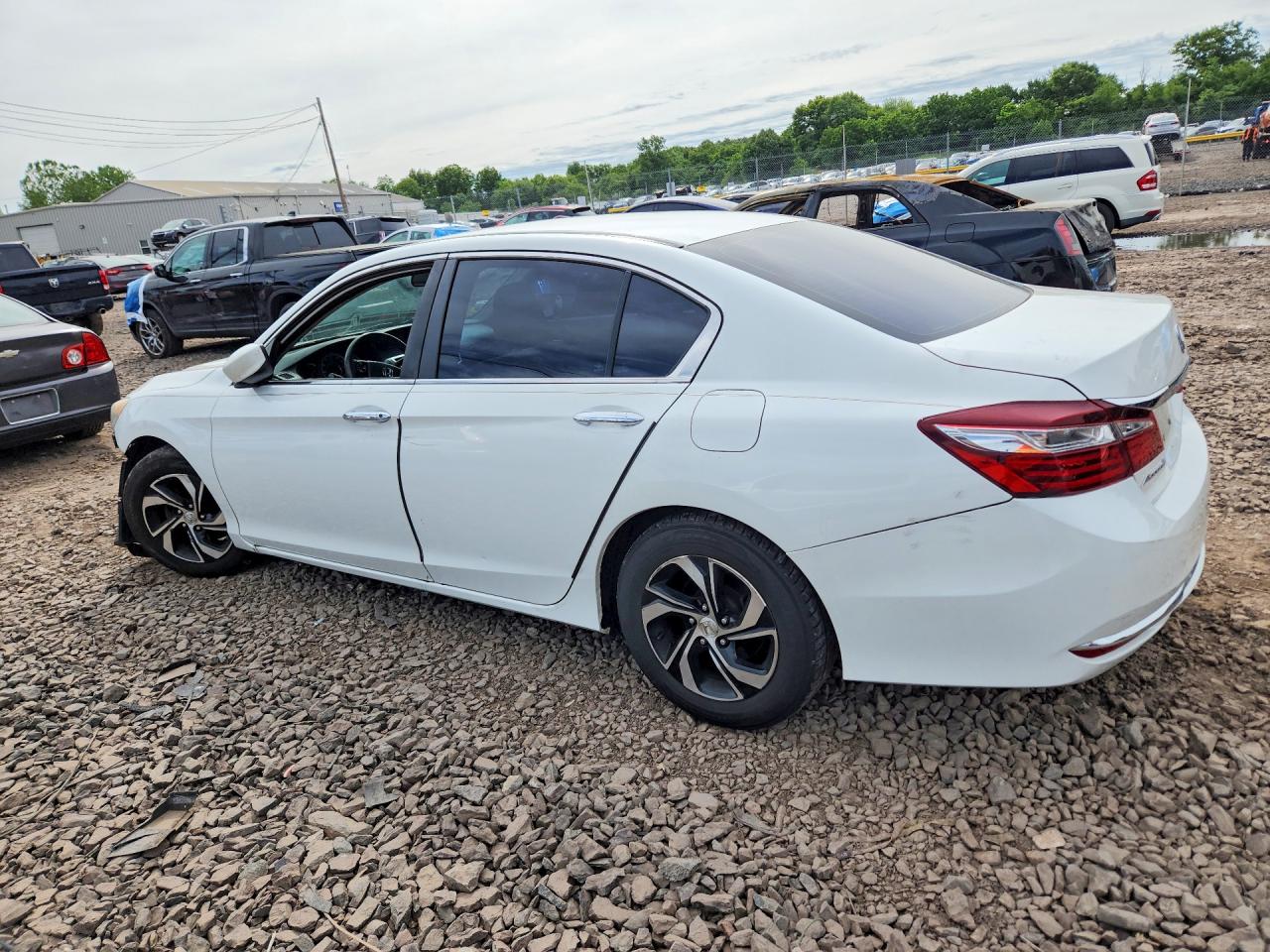 2017 HONDA ACCORD LX — снимка 2