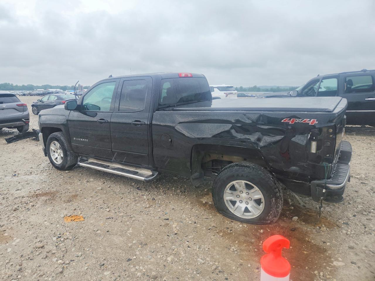 2017 CHEVROLET SILVERADO K1500 LT — снимка 2