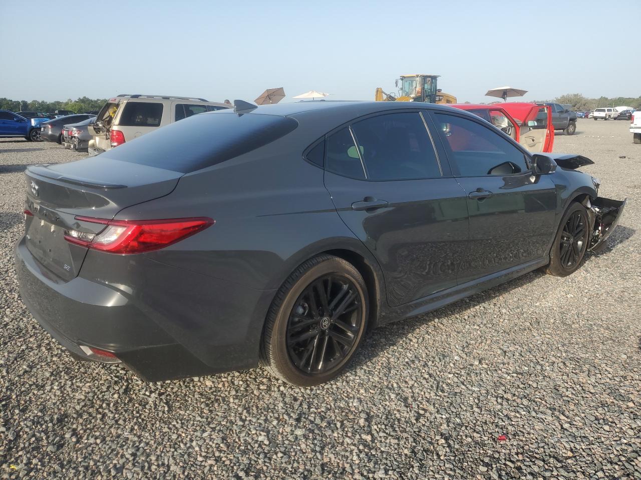 2026 TOYOTA CAMRY SE — снимка 3