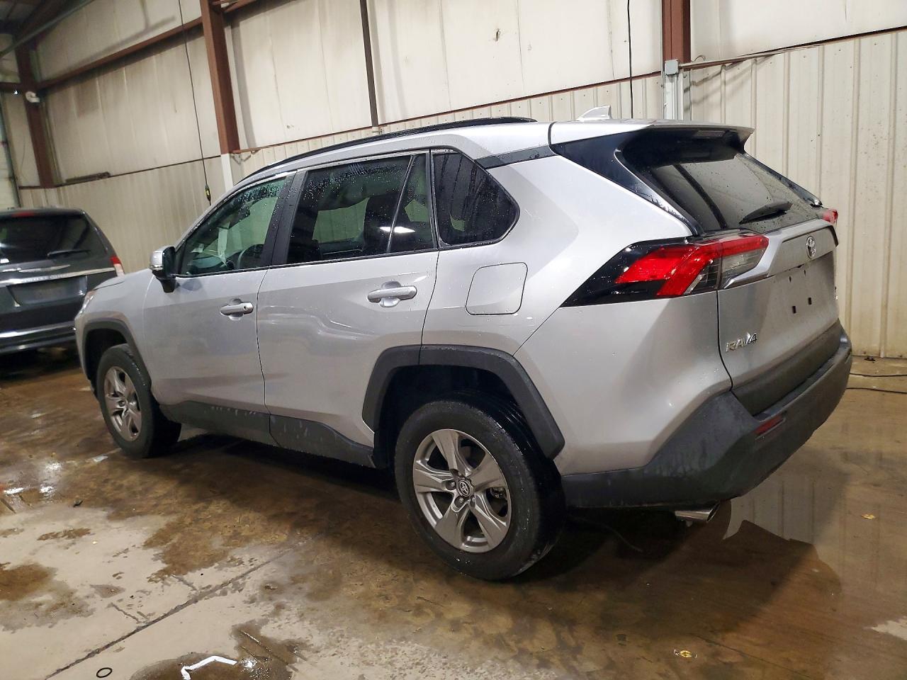 2025 TOYOTA RAV4 XLE — снимка 2