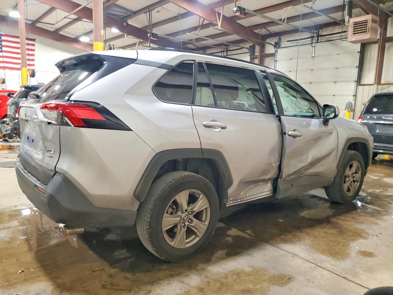 2025 TOYOTA RAV4 XLE — снимка 3