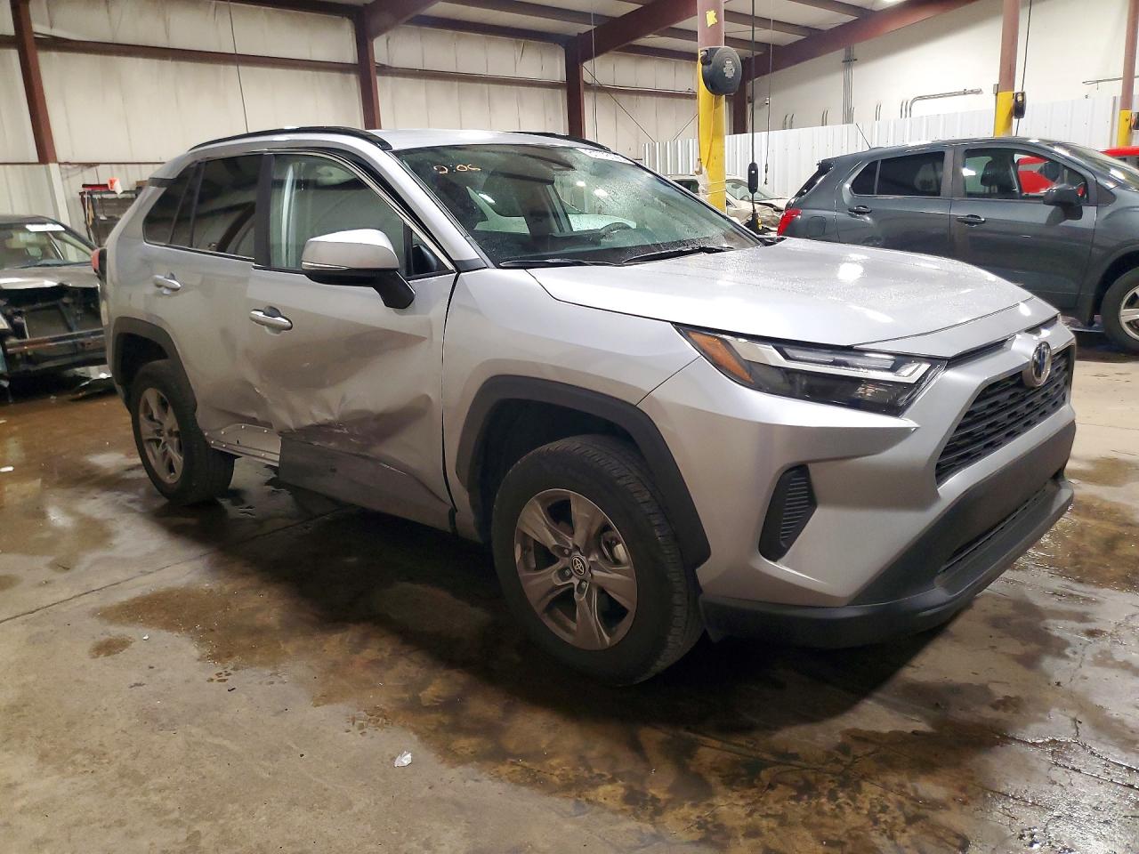 2025 TOYOTA RAV4 XLE — снимка 4