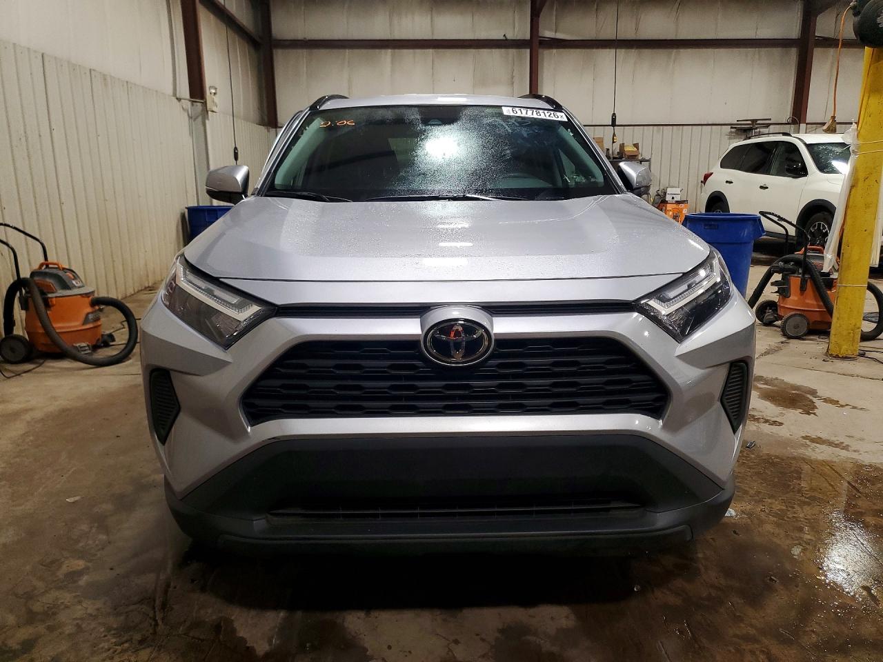 2025 TOYOTA RAV4 XLE — снимка 5
