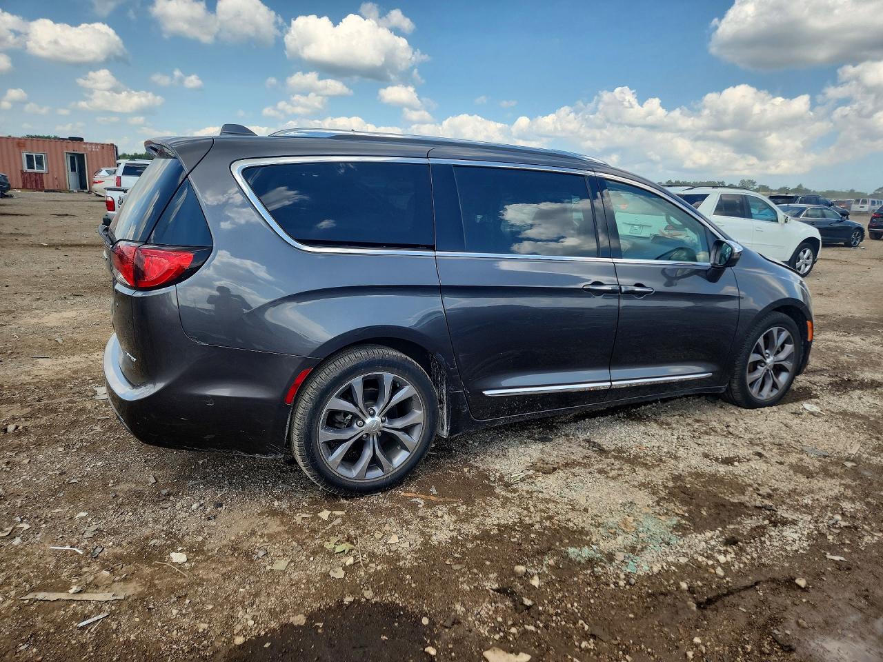 2017 CHRYSLER PACIFICA LIMITED — снимка 3