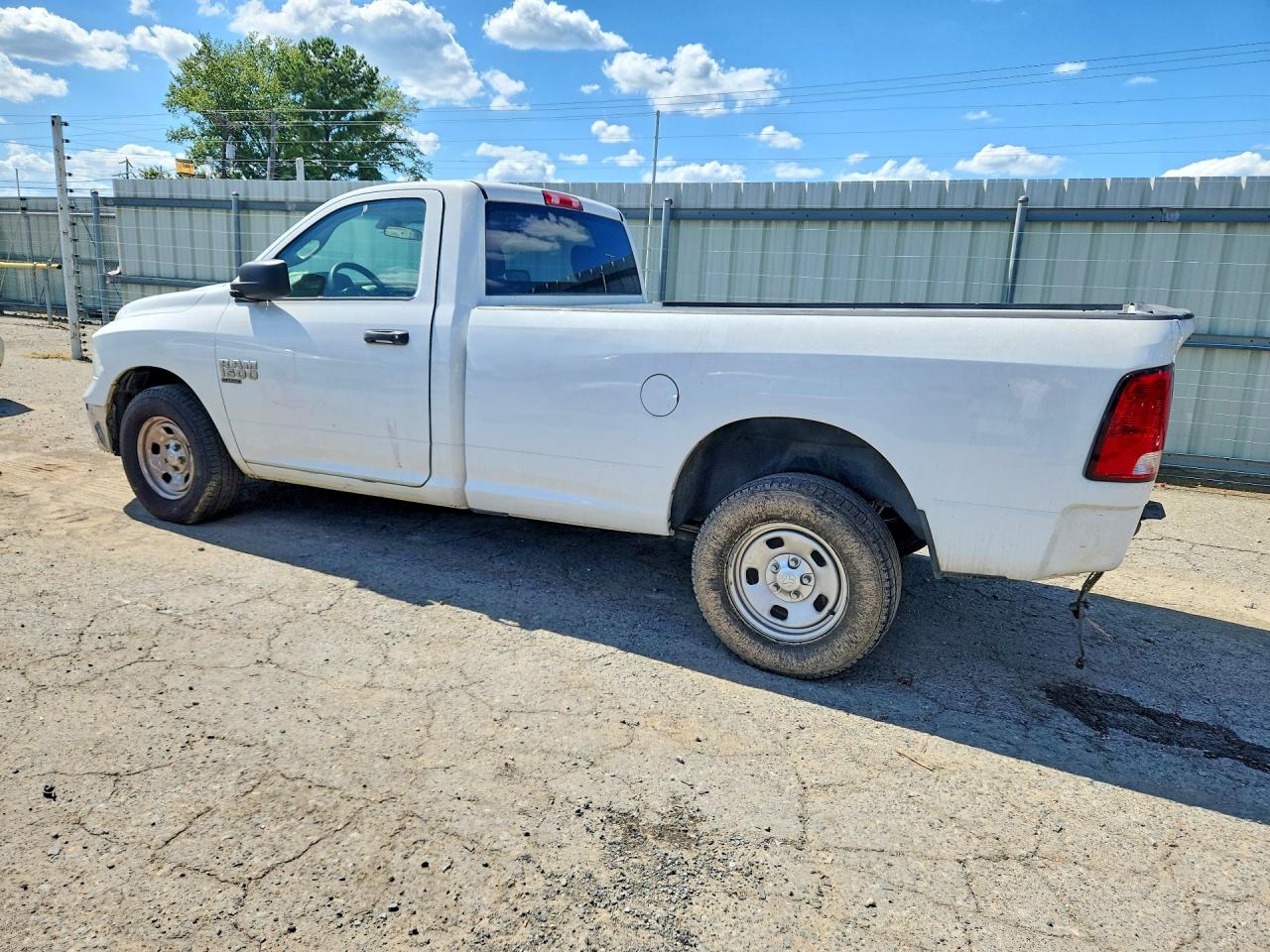 2019 RAM 1500 CLASSIC TRADESMAN — снимка 2