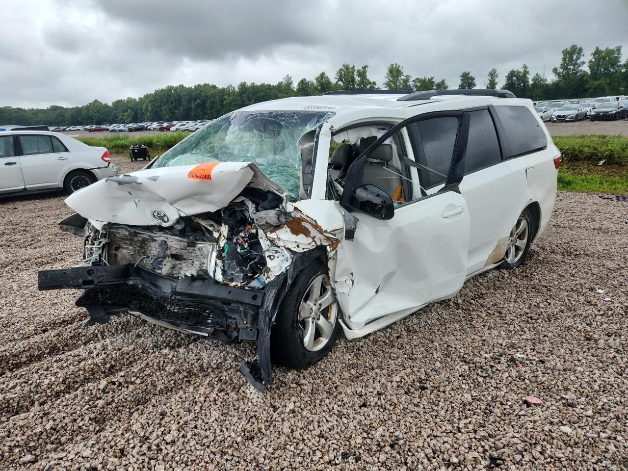 2015 TOYOTA SIENNA LE