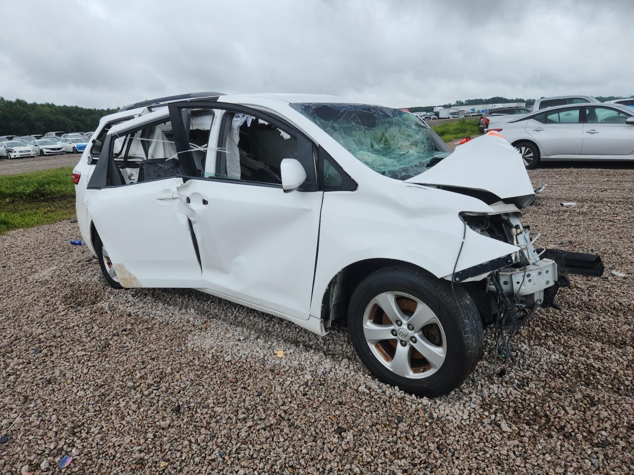 2015 TOYOTA SIENNA LE — снимка 4
