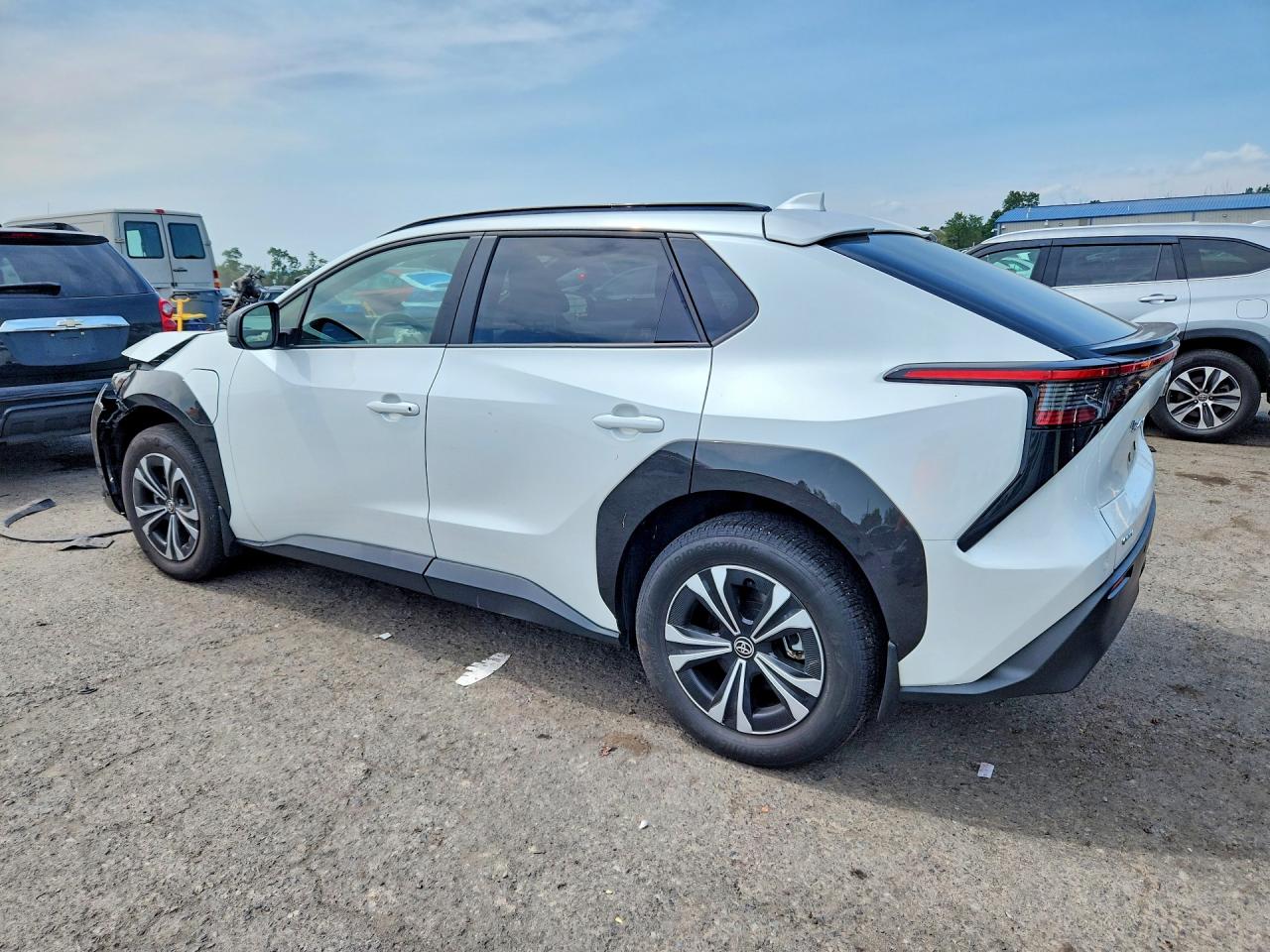 2024 TOYOTA BZ4X XLE — снимка 2