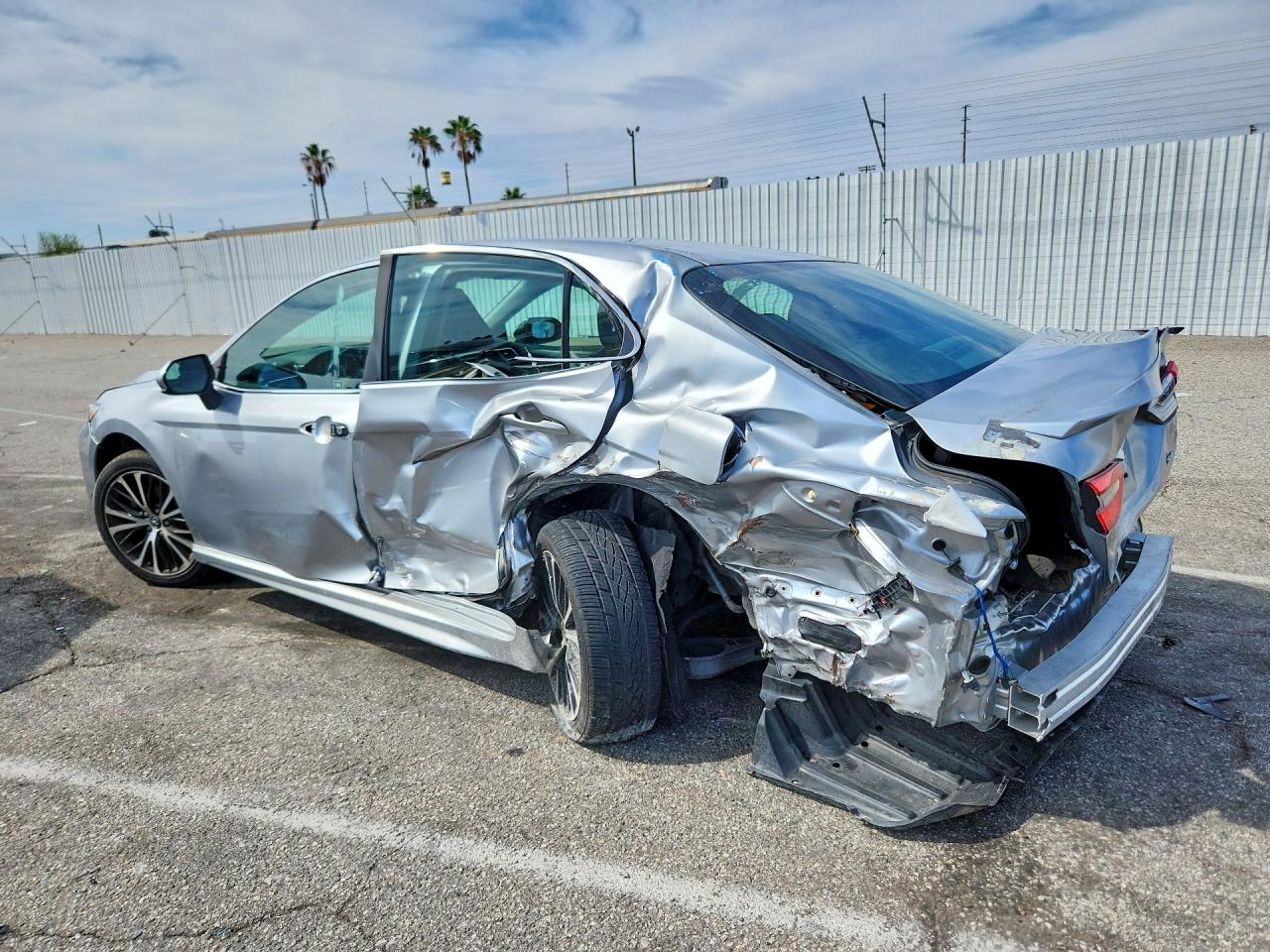 2018 TOYOTA CAMRY SE — снимка 2