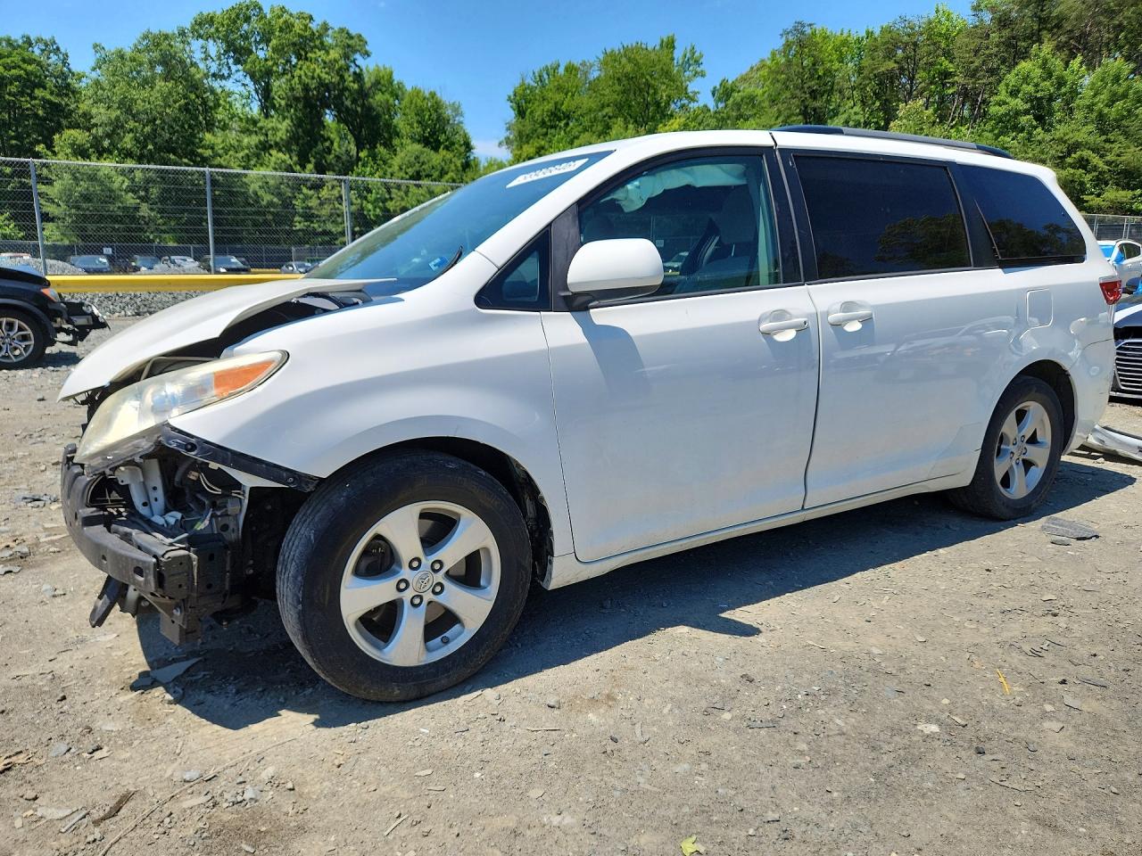 2017 TOYOTA SIENNA LE