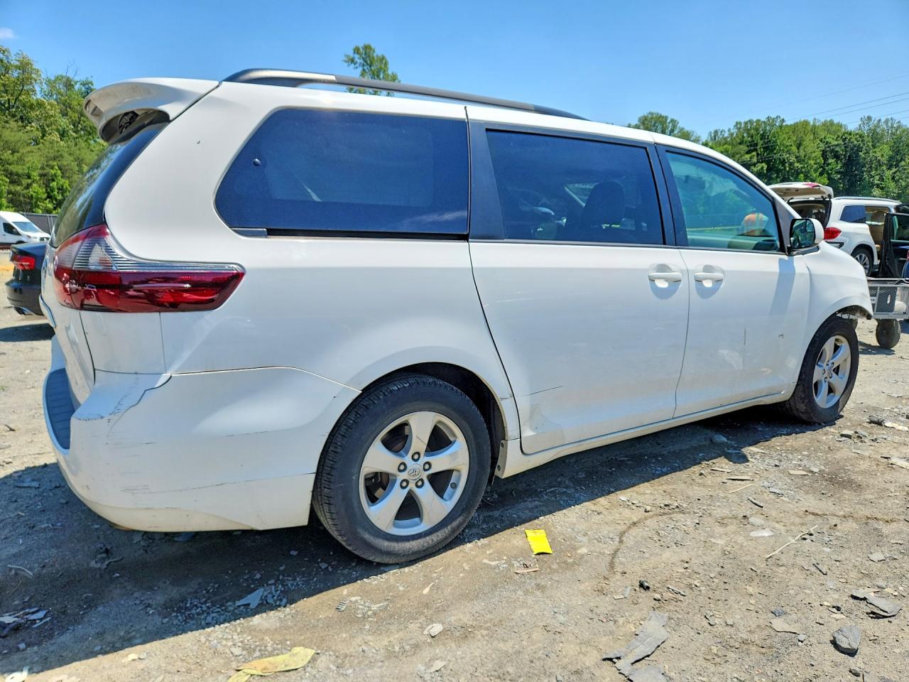 2017 TOYOTA SIENNA LE — снимка 3