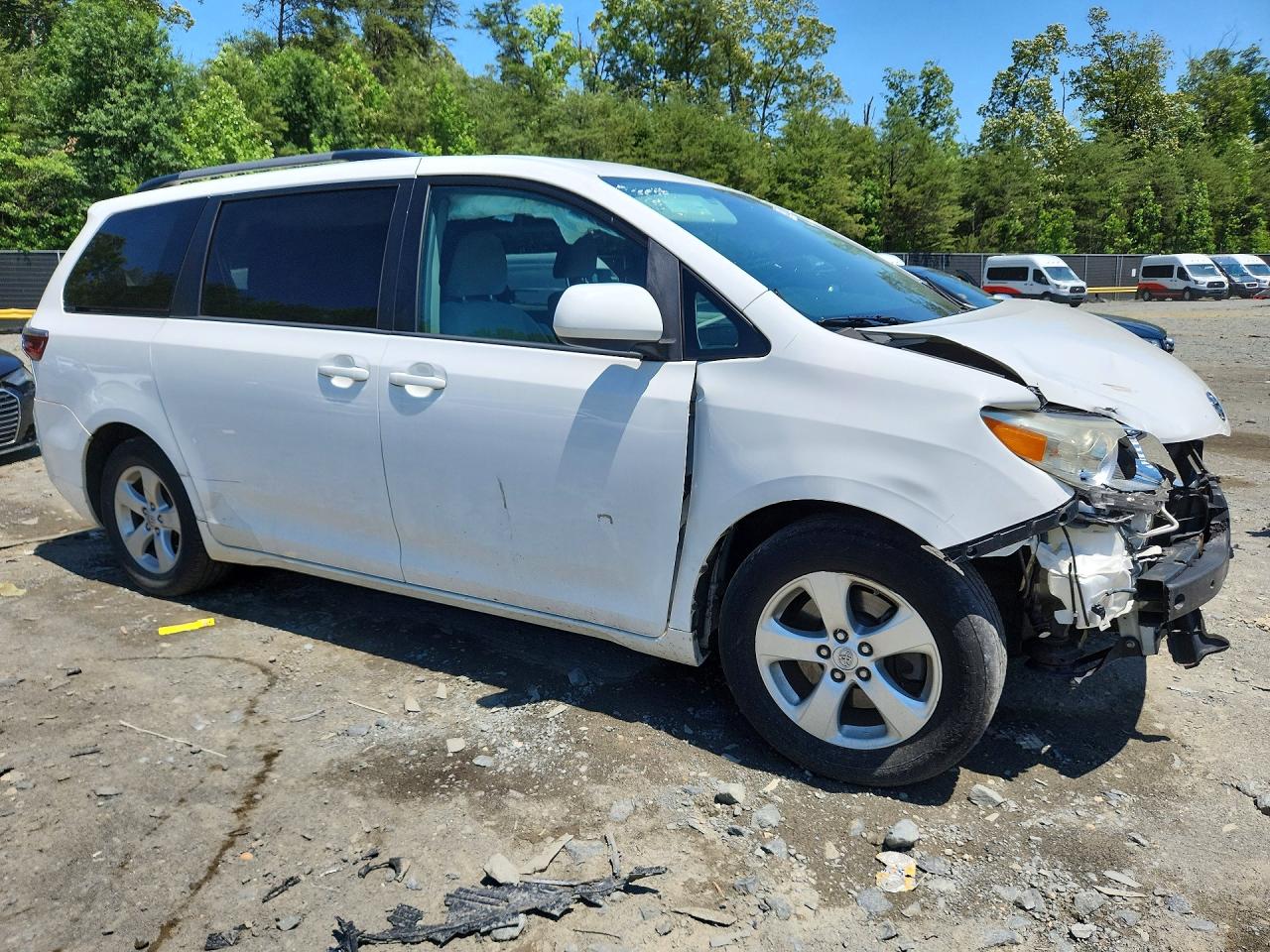 2017 TOYOTA SIENNA LE — снимка 4