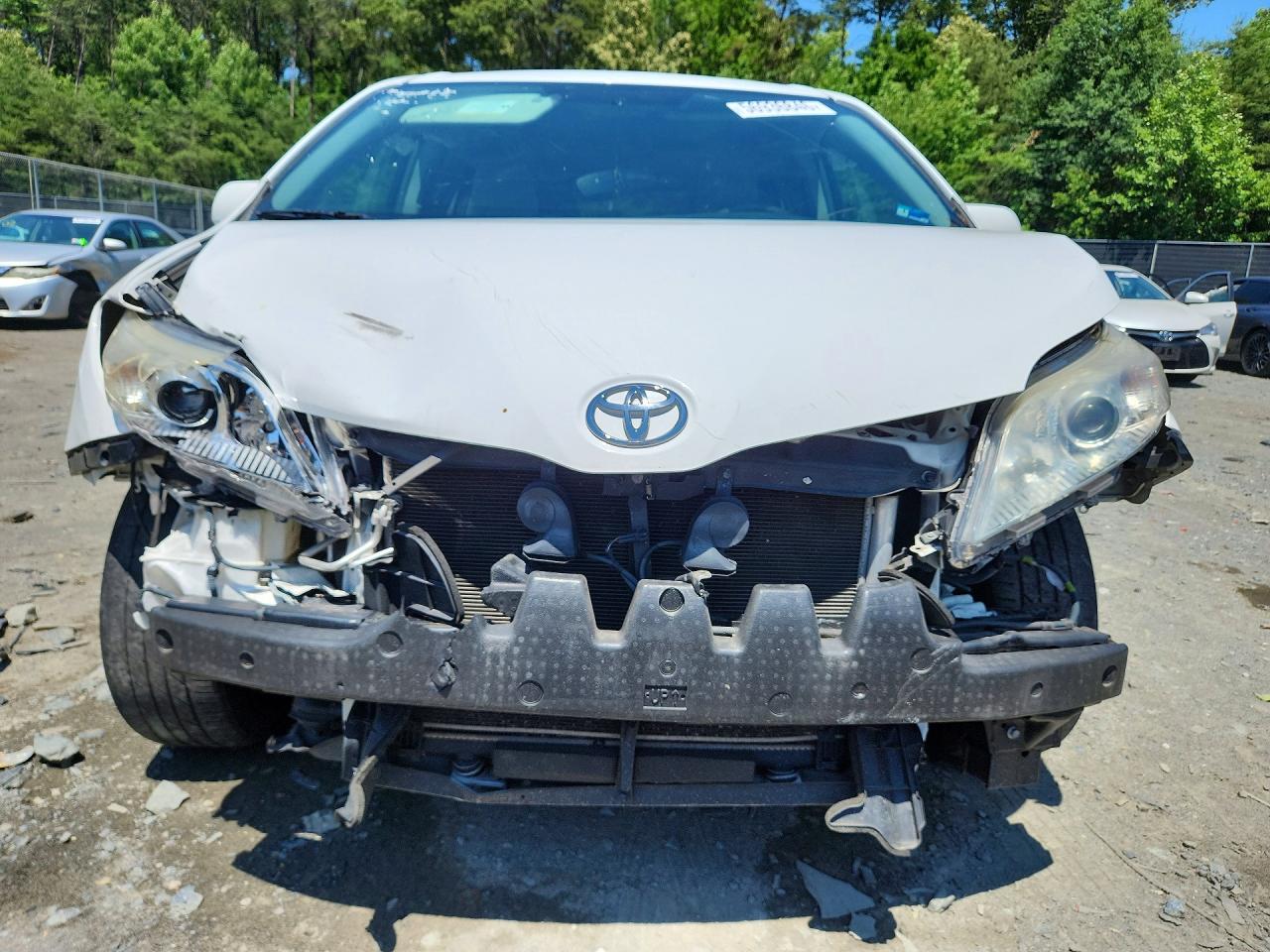 2017 TOYOTA SIENNA LE — снимка 5