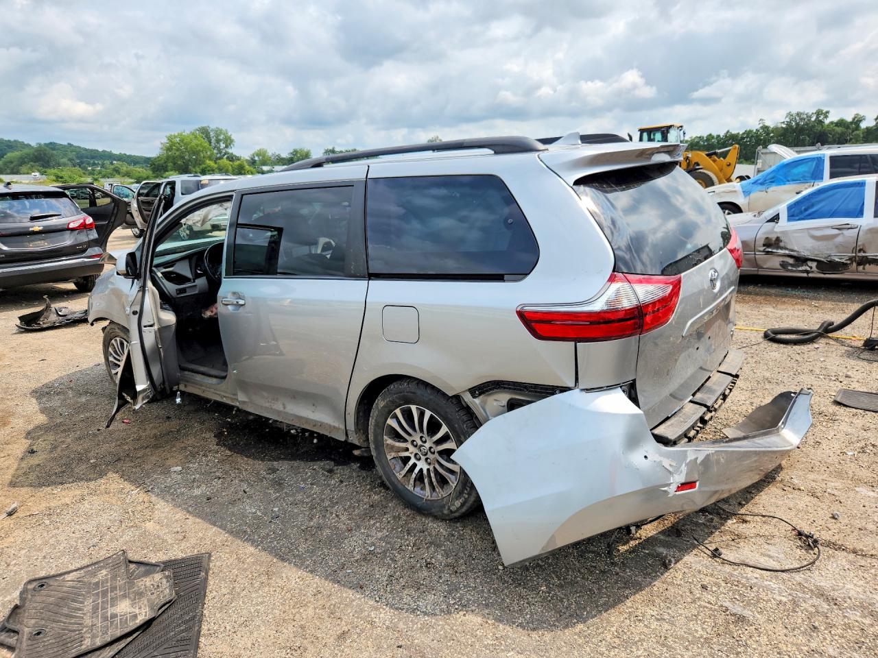 2020 TOYOTA SIENNA XLE 8-PASSENGER — снимка 2