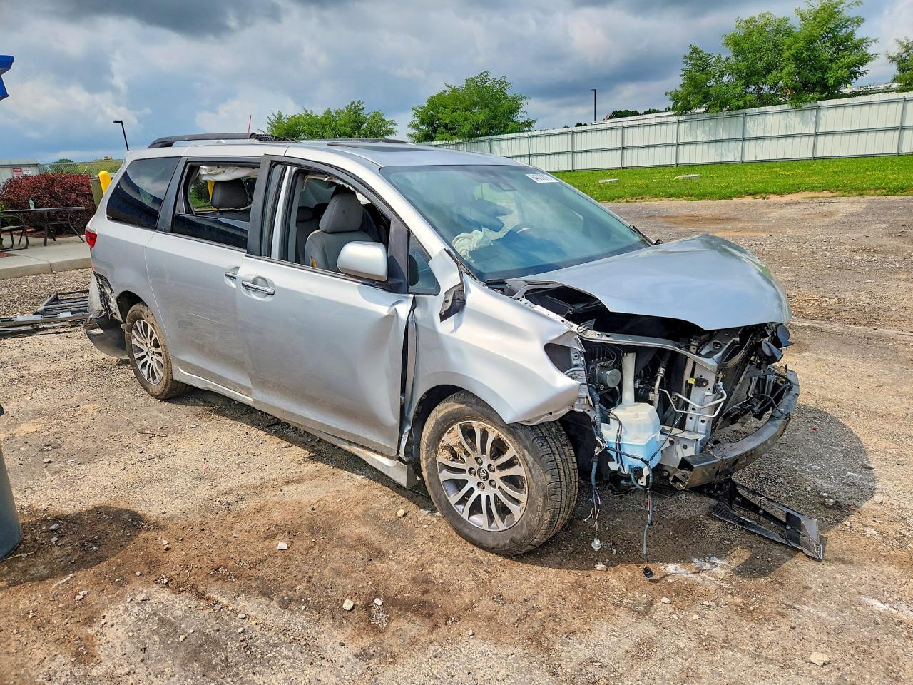 2020 TOYOTA SIENNA XLE 8-PASSENGER — снимка 4