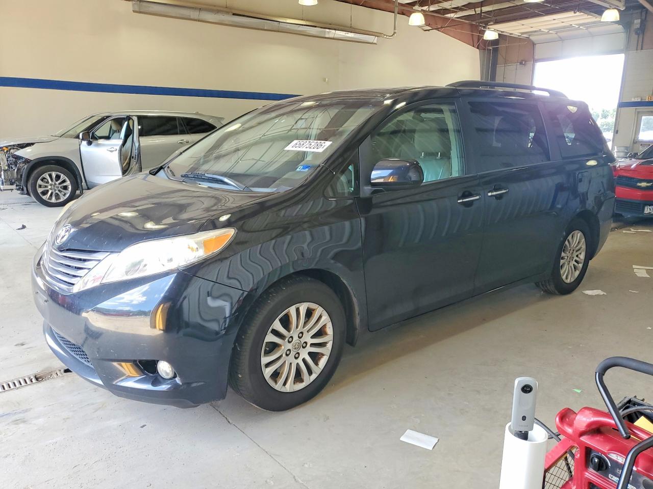 2015 TOYOTA SIENNA XLE PREMIUM 8-PASSENGER